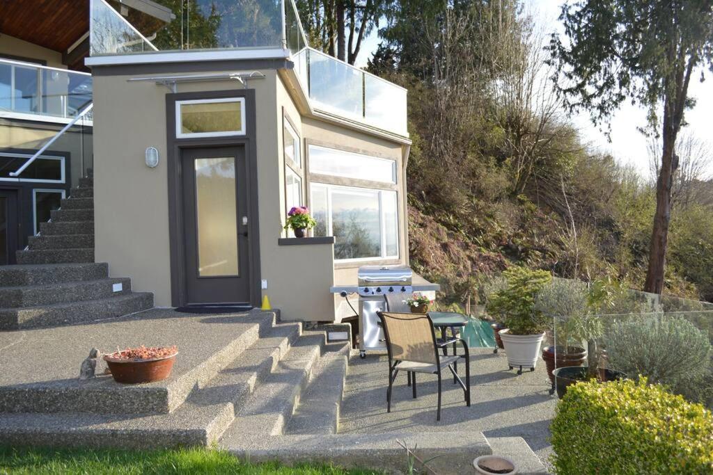 Romantic Spacious With Salish Sea & Mountain Views At Luxury Estate Apartment